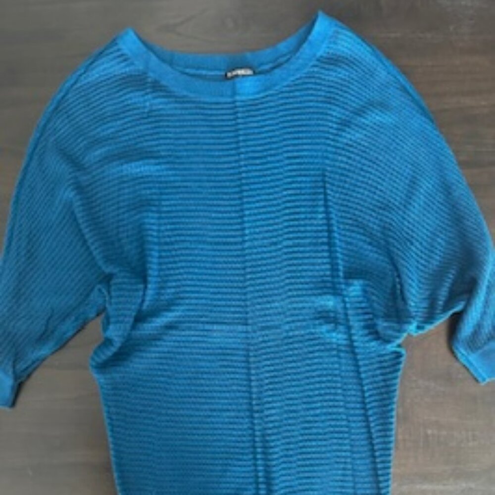 LIGHTWEIGHT KNIT SWEATER